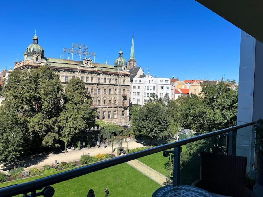 Apartment In Historical Center With Park View เปิลเซน ภายนอก รูปภาพ